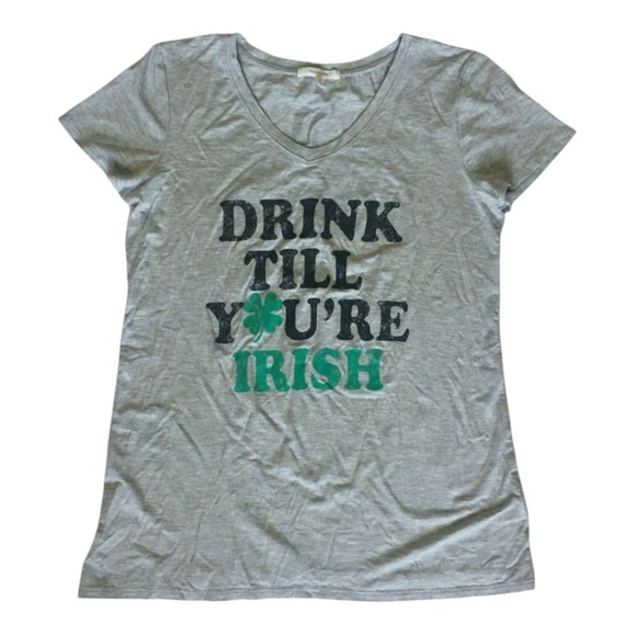 Maurices St Patricks Grey V-Neck Tshirt "Drink Till You're Irish" M Stretch NWOT - Picture 1 of 7